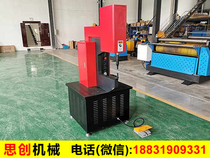 壓鉚機